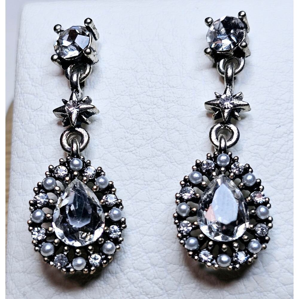 Vintage Victorian vibe earrings.  Dangle. Bridal. Wedding. Classy. Sliver. Bling